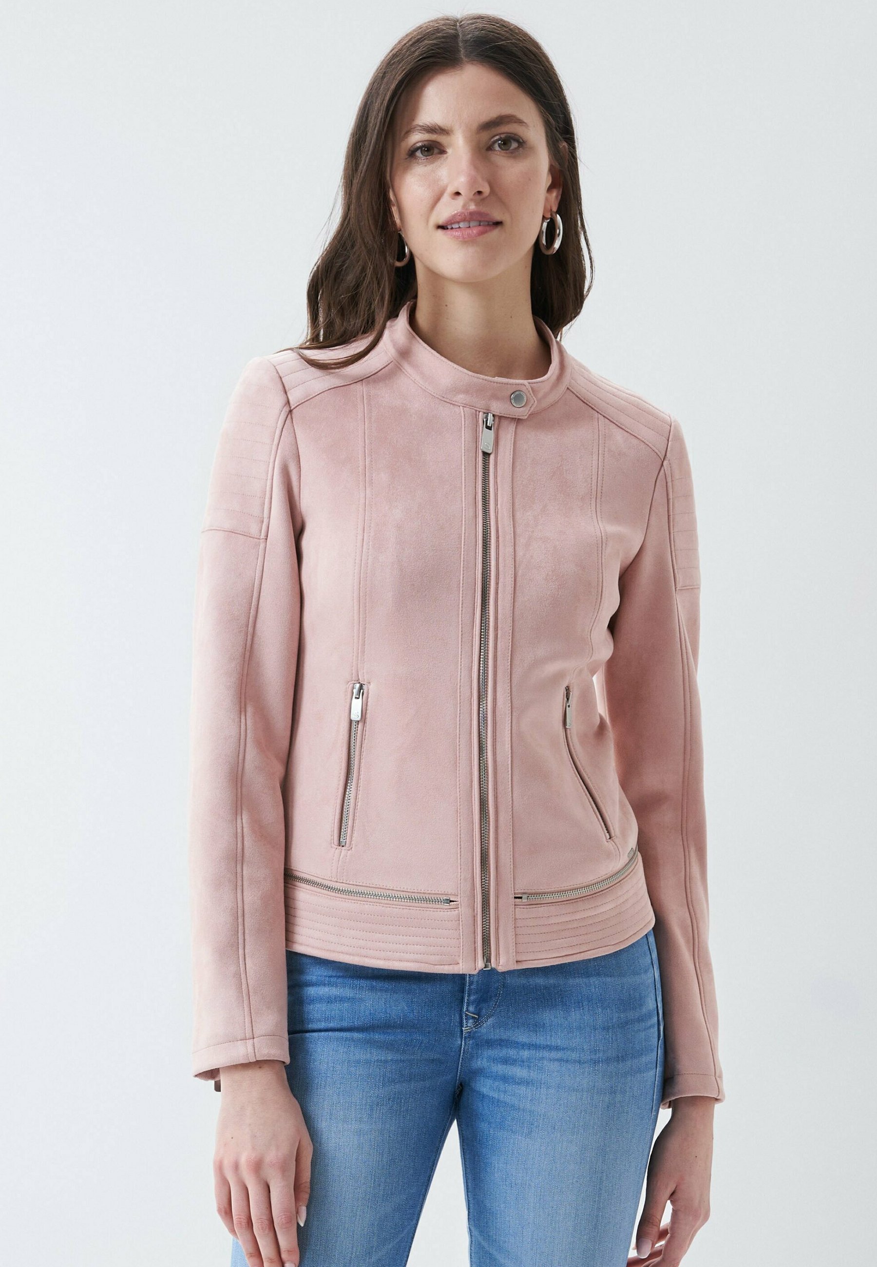 2022 Outfit con pantalón blanco con chamarra y accesorios color palo de rosa  para mujer 】
