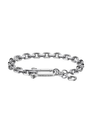Silberfarbenes, strukturiertes Kettenarmband mit Verschluss, mit einem rechteckigen Anhänger graviert mit "THOMAS SABO" und einem kleinen Totenkopf-Charme.