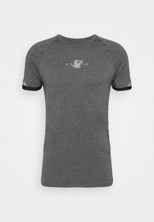 Grå tætsiddende T-shirt med rund halsudskæring, korte raglanærmer, sorte ærmekanter og hvidt logo på brystet. Bomuldsblandet stof.