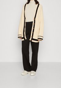 Object Chaqueta de punto - sand