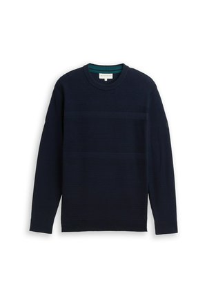 Tumesinine pikakäise kudumiga kampsun tekstuursete horisontaalsete triipude ja soonikuga varrukaotste ning alläärega, laotatud valgele taustale.