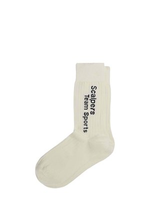 Calcetín acanalado color crema con texto vertical en negro que dice "Scalpers Team Sports" en el lateral.