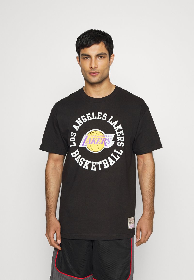 Herren Sportbekleidung | Mitchell & Ness NBA LOGO TEE LOS ANGELES LAKERS Vereinsmannschaften black/schwarz - TH97442 Herren Sportbekleidung | Mitchell & Ness NBA LOGO TEE LOS ANGELES LAKERS Vereinsmannschaften black/schwarz - TH97442