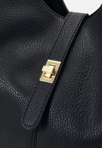 Gina Tricot SOFT BUCKET MIDI BAG - Håndtasker - black