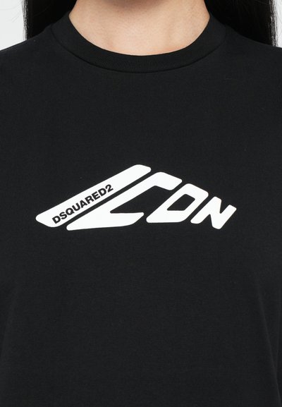 Čierne bavlnené tričko s bielym grafickým logom "DSQUARED2" a štýlizovanými písmenami "CDN". Hladká textúra s klasickým okrúhlym výstrihom.