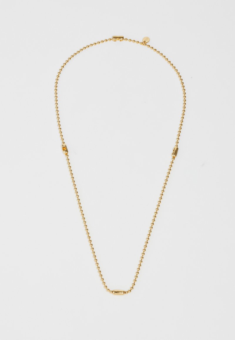 Collana in oro con design a catena di beaded e dettaglio a link rettangolare. Texture liscia con un aspetto minimalista.