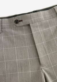 Next SLIM FIT TRIMMED CHECK - Uzvalka bikses - taupe brown