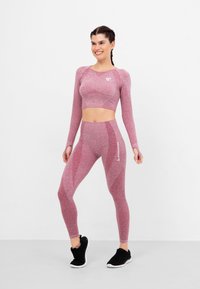SQUATPROOF LONG SLEEVE RUSH+ SEAMLESS CROPPED LONG SLEEVE  - Long sleeved top - pink