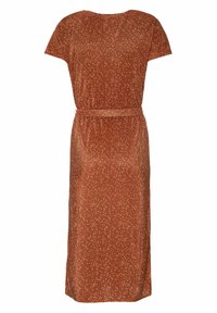 Robe midi couleur rouille avec manches courtes, motif à petits pois blancs subtils, et ceinture assortie à la taille, sur un fond blanc uni.