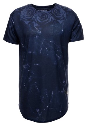 Camiseta navy con textura jaspeada, que presenta un diseño gráfico de una rosa en el pecho y un escote redondeado. Mangas cortas y corte relajado.