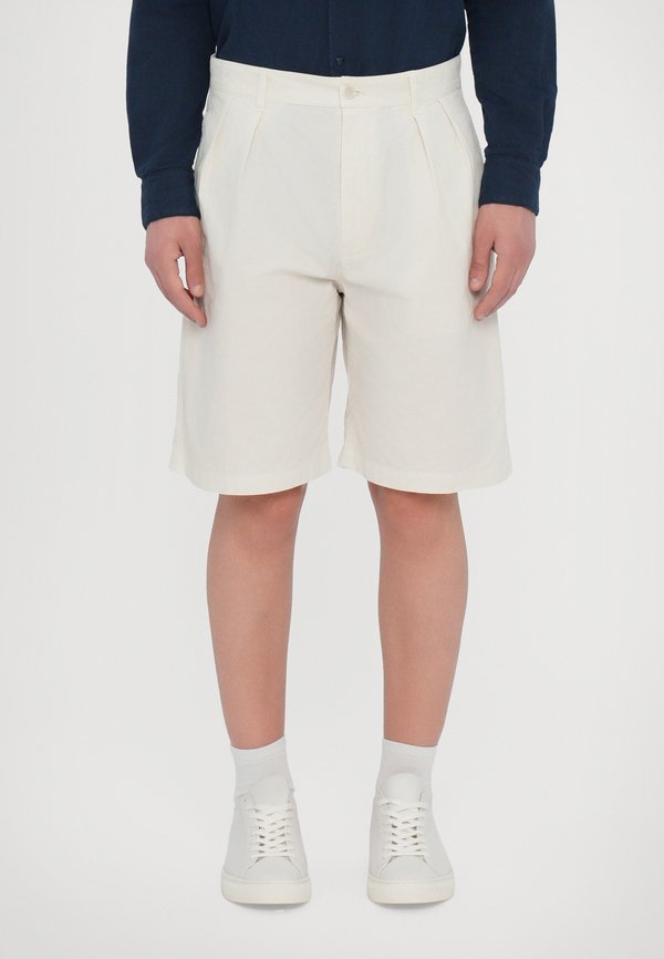 BERMUDA STIRATO - Shorts - naturale
