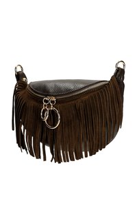 Borsa in pelle marrone con frange in camoscio, forma arrotondata, accessori in oro e chiusura con zip decorata da anelli sulla parte anteriore.