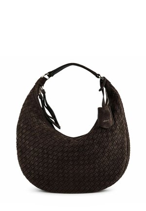 Borsa hobo in pelle intrecciata marrone con manico curvo e cerniera, caratterizzata da una targhetta in camoscio con il nome del marchio "abro" in rilievo.