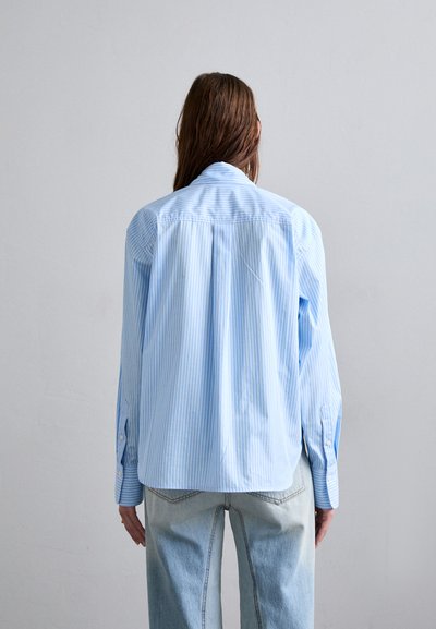 Victoria Beckham CROPPED LONG SLEEVE - Button-down blouse - marina/white