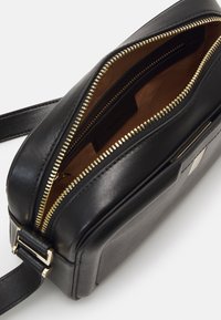 BOSS ARIELL CROSSBODY - Taška s příčným popruhem - black