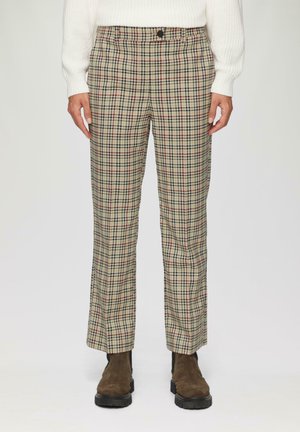 Beige geruite broek met een klassiek ruitpatroon in marineblauw, rood en groen, voorzien van een sluiting met een knoop aan de voorkant en rechte, perfect zittende pasvorm.