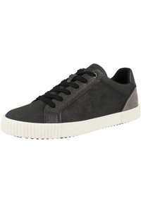 Sneaker nere casual con superficie texturizzata, dotate di suola in gomma bianca, lacci neri e dettagli grigi sul tallone e sul lato.
