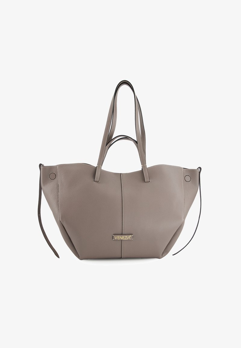 Torebka tote w kolorze taupe z podwójnymi uchwytami, bocznymi sznurkami i małą złotą blaszką z napisem "Venezia" na przednim środku.