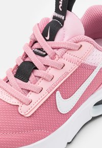 Nike Sportswear AIR MAX INTRLK LITE - Tenisice - pink