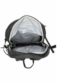 Mochila negra con un interior gris, que cuenta con un cierre de cremallera, un compartimento acolchado y múltiples bolsillos de almacenamiento. Superficie exterior suave.