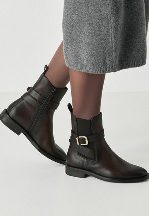 Tamaris, CHELSEA BOOT - Boots à talons - mocca