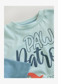 Seleccionado, light blue