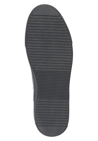 Černá gumová podrážka boty s horizontálními drážkami a vyvýšenými švy pro lepší trakci. Hladká kulatá špička a mírně tvarovaná pata.