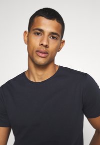 KnowledgeCotton Apparel ALDER TEE - T-shirt básica - dark blue