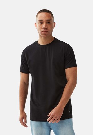 Sort kortærmet T-shirt lavet af blødt stof, med rund halsudskæring og en regular fit. Kantene har en lille brandlogo-detalje.