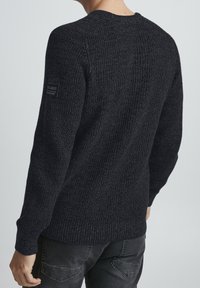 11 Project Pullover - black