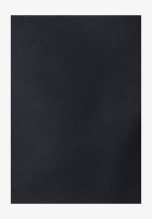 Melna auduma ar gludu tekstūru, ar vienkrāsainu toņu, bez rakstiem vai rotājumiem, piemērots dažādām pielietošanām.