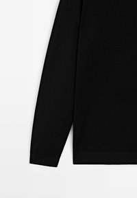 Black long-sleeved shirt made of soft fabric, featuring a crew neck and a fitted cuff at the sleeve end. Clean, minimal design.