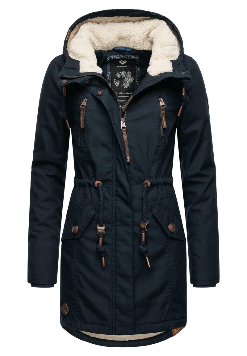 Parka bleu marine avec capuche doublée de fausse fourrure, taille ajustable avec cordon de serrage, multiples poches zippées et accents en métal brun.