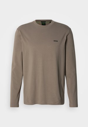 Cămașă cu mâneci lungi din bumbac taupe deschis, cu guler rotund; are un mic logo negru "BOSS" pe piept. Textură netedă, moale.