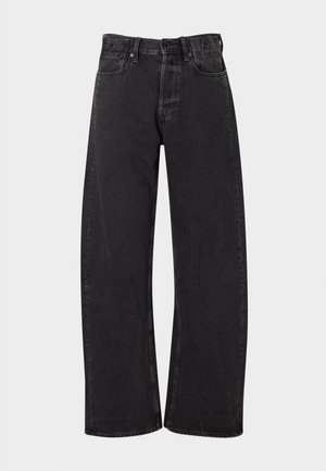 Crne traperice od denima s opuštenim širokim krojem. Imaju visoki struk, pet džepova te klasično zakopčavanje na dugme i patentni zatvarač.