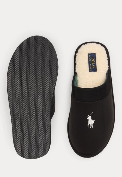 Schwarze Slip-On-Hausschuhe mit weißem, besticktem Polo Ralph Lauren Logo, weichem, cremefarbenem Fleecefutter und strukturierter Gummisohle.