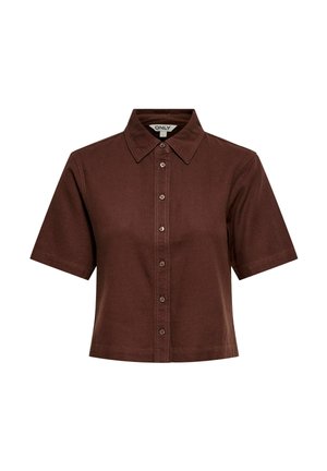 Brun kortermet croppet skjorte med spiss krage og knappestolpe foran, merket "ONLY" på innsiden av halslinningen.