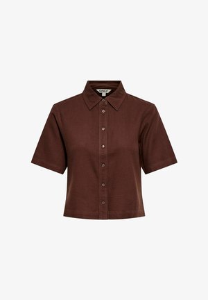 Cămașă maro croptă cu mâneci scurte, guler ascuțit și închidere frontală cu nasturi, etichetată "ONLY" în interiorul gâtului.