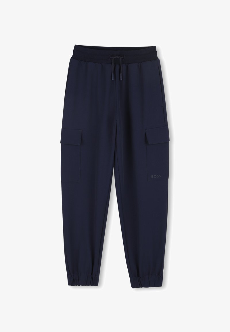 Pantalon de jogging bleu marine avec poignets élastiques, taille à cordon et poches cargo, avec un discret logo "BOSS" sur la poche droite.
