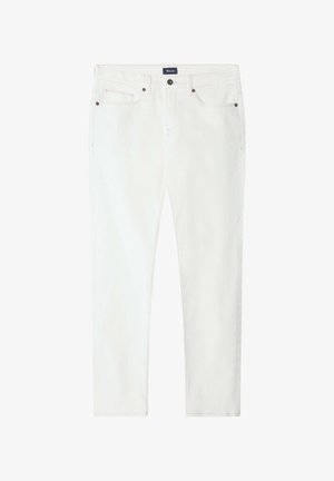 Vaqueros de denim blanco con corte recto, diseño de cinco bolsillos, costuras contrastantes y detalles de hardware metálico; textura suave.