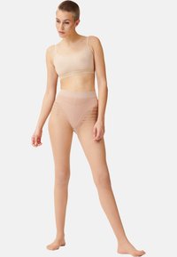 Set di bralette e mutandine high-waisted in un morbido marrone chiaro. Tessuto morbido e elasticizzato con pannelli laterali trasparenti e vita elasticizzata.