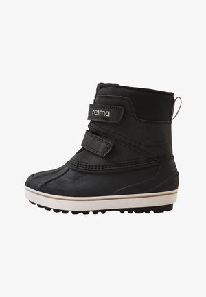 Stivali neri impermeabili con una parte superiore testurizzata, due cinturini in Velcro e una suola in gomma per una buona aderenza. Presentano un tassello di trazione sul retro.