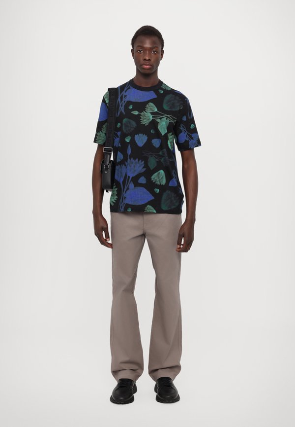 CASUAL FIT - Print T-shirt2