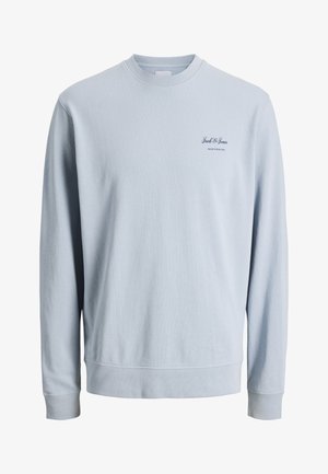 Lyseblå genser med rund hals og lange ermer, med liten "Jack & Jones Archive Selection"-logo på venstre bryst.