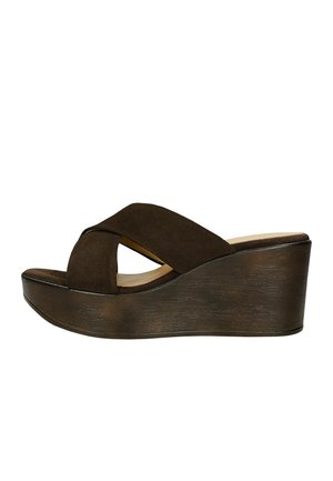 Sandalo con zeppa marrone con cinturini incrociati in camoscio e soletta imbottita, con suola piattaforma alta con texture effetto legno.