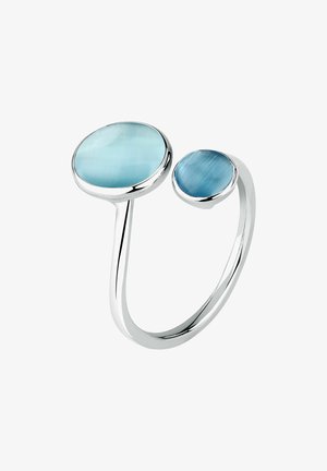 Anello aperto in argento con due pietre blu lucide tonde di dimensioni diverse posizionate su ciascuna estremità.