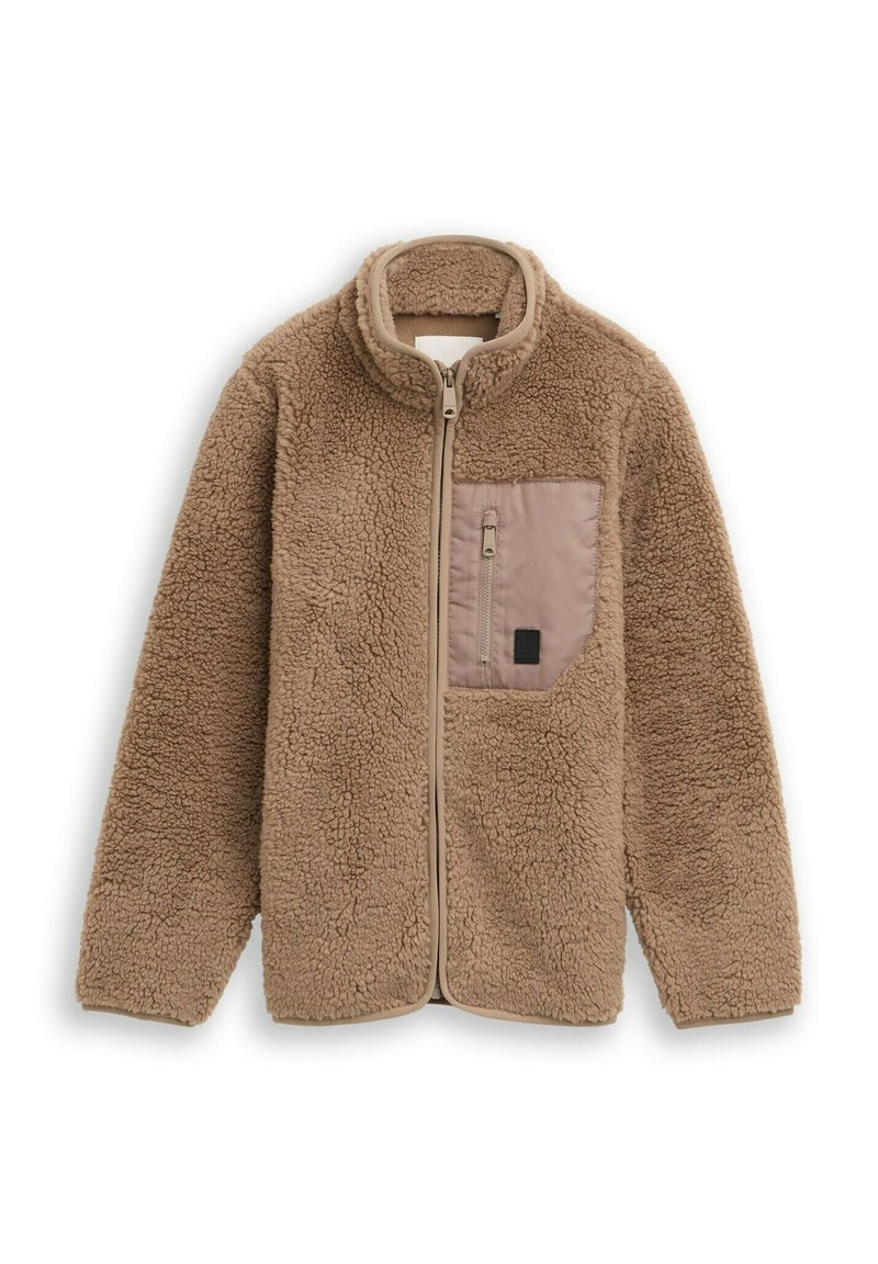 Bruine volledig rits fleecejack met hoge kraag en contrasterende ritsborstzak op een effen witte achtergrond.