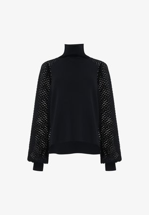 Zwarte pullover met een hoge hals, voorzien van gestructureerde, gestreepte zwarte mesh mouwen en ribgebreide manchetten. Soepele body met een losse pasvorm.