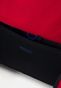 The North Face BOREALIS CONVERTIBLE PACK - Sac de randonnée - red/black