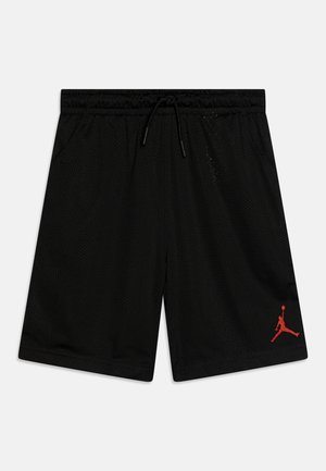 Shorts de sport noirs en mesh avec taille élastique, cordon de serrage, poches latérales et petit logo Jumpman rouge sur la partie inférieure de la jambe gauche.